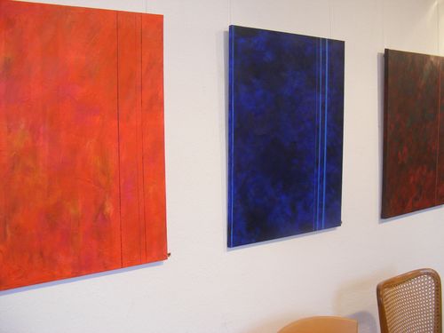 Strahlkraft und Farbintensität bringen diese Acryl-Werke zum Ausdruck